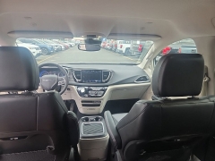 Used 2024  Chrysler Pacifica Touring L FWD at Landmark Auto Credit Center near springfield&comma; IL