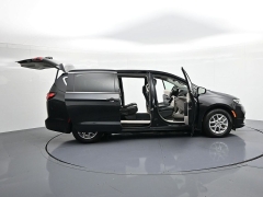 Used 2023  Chrysler Pacifica Touring L FWD at Landmark Auto Credit Center near springfield&comma; IL