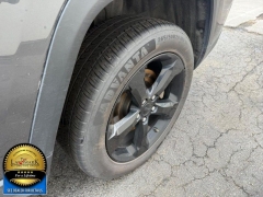 Used 2023  Jeep Grand Cherokee L Altitude 4x4 at Landmark Auto Credit Center near springfield&comma; IL