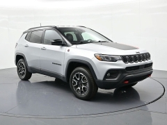 Used 2025  Jeep Compass Trailhawk 4x4 at Landmark Auto Credit Center near springfield&comma; IL