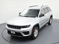 Used 2023  Jeep Grand Cherokee Laredo 4x4 at Landmark Auto Credit Center near springfield&comma; IL