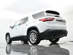 Used 2021  Chevrolet Traverse AWD 4dr LS w&sol;1FL at Landmark Auto Credit Center near springfield&comma; IL