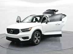 Used 2020  Volvo XC40 4d SUV FWD T4 R-Design at Landmark Auto Credit Center near springfield&comma; IL