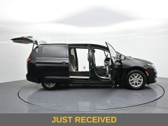 Used 2024  Chrysler Pacifica Touring L FWD at Landmark Auto Credit Center near springfield&comma; IL