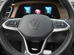 Used 2025  Volkswagen Atlas 2&period;0T SE w&sol;Technology FWD at Landmark Auto Credit Center near springfield&comma; IL