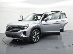 Used 2026  Volkswagen Atlas 2&period;0T SE w&sol;Technology FWD at Landmark Auto Credit Center near springfield&comma; IL