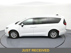 Used 2023  Chrysler Pacifica Touring L FWD at Landmark Auto Credit Center near springfield&comma; IL