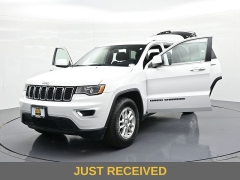 Used 2020  Jeep Grand Cherokee 4d SUV 4WD Laredo at Landmark Auto Credit Center near springfield&comma; IL
