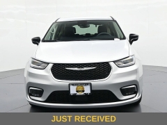 Used 2024  Chrysler Pacifica Touring L FWD at Landmark Auto Credit Center near springfield&comma; IL