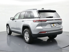 Used 2023  Jeep Grand Cherokee Laredo 4x4 at Landmark Auto Credit Center near springfield&comma; IL