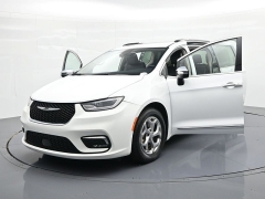 Used 2023  Chrysler Pacifica Limited FWD at Landmark Auto Credit Center near springfield&comma; IL