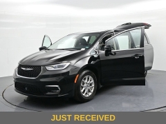 Used 2024  Chrysler Pacifica Touring L FWD at Landmark Auto Credit Center near springfield&comma; IL