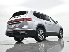 Used 2026  Volkswagen Atlas 2&period;0T SE w&sol;Technology FWD at Landmark Auto Credit Center near springfield&comma; IL