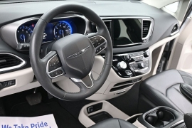Used 2024  Chrysler Pacifica Touring L FWD at Landmark Auto Credit Center near springfield&comma; IL
