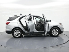 Used 2018  Chevrolet Equinox 4d SUV FWD LT w&sol;1LT at Landmark Auto Credit Center near springfield&comma; IL