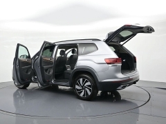 Used 2026  Volkswagen Atlas 2&period;0T SE w&sol;Technology FWD at Landmark Auto Credit Center near springfield&comma; IL