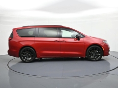 Used 2025  Chrysler Pacifica Limited FWD at Landmark Auto Credit Center near springfield&comma; IL