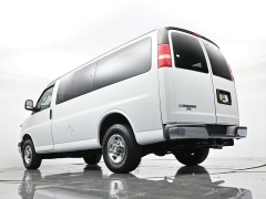 Used 2018  Chevrolet Express Wagon 3500 Wagon LT at Landmark Auto Credit Center near springfield&comma; IL