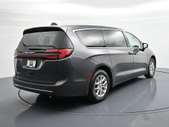 Used 2023  Chrysler Pacifica Touring L FWD at Landmark Auto Credit Center near springfield&comma; IL