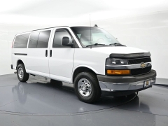 Used 2018  Chevrolet Express Wagon 3500 Wagon LT at Landmark Auto Credit Center near springfield&comma; IL