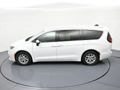 Used 2023  Chrysler Pacifica Touring L FWD at Landmark Auto Credit Center near springfield&comma; IL