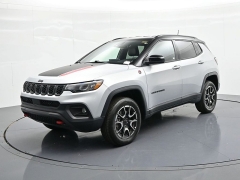 Used 2025  Jeep Compass Trailhawk 4x4 at Landmark Auto Credit Center near springfield&comma; IL