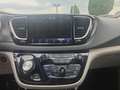 Used 2024  Chrysler Pacifica Touring L FWD at Landmark Auto Credit Center near springfield&comma; IL