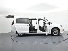 Used 2023  Chrysler Pacifica Touring L FWD at Landmark Auto Credit Center near springfield&comma; IL