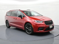 Used 2025  Chrysler Pacifica Limited FWD at Landmark Auto Credit Center near springfield&comma; IL