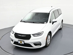Used 2023  Chrysler Pacifica Touring L FWD at Landmark Auto Credit Center near springfield&comma; IL