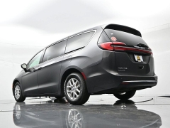 Used 2023  Chrysler Pacifica Touring L FWD at Landmark Auto Credit Center near springfield&comma; IL
