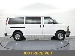 Used 2018  Chevrolet Express Wagon 3500 Wagon LT at Landmark Auto Credit Center near springfield&comma; IL