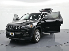 Used 2025  Jeep Compass Latitude 4x4 at Landmark Auto Credit Center near springfield&comma; IL