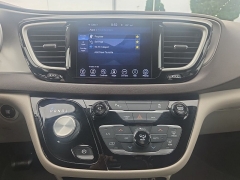 Used 2017  Chrysler Pacifica Touring-L FWD at Landmark Auto Credit Center near springfield&comma; IL