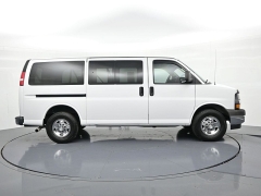 Used 2018  Chevrolet Express Wagon 3500 Wagon LT at Landmark Auto Credit Center near springfield&comma; IL