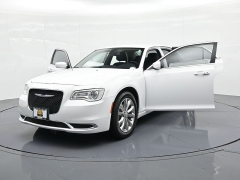 Used 2022  Chrysler 300 Touring AWD at Landmark Auto Credit Center near springfield&comma; IL