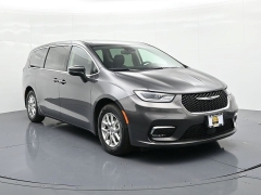 Used 2023  Chrysler Pacifica Touring L FWD at Landmark Auto Credit Center near springfield&comma; IL