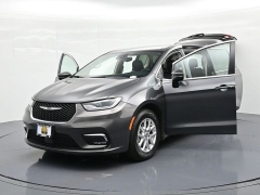 Used 2023  Chrysler Pacifica Touring L FWD at Landmark Auto Credit Center near springfield&comma; IL