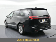 Used 2024  Chrysler Pacifica Touring L FWD at Landmark Auto Credit Center near springfield&comma; IL