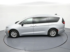 Used 2024  Chrysler Pacifica Touring L FWD at Landmark Auto Credit Center near springfield&comma; IL
