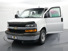Used 2018  Chevrolet Express Wagon 3500 Wagon LT at Landmark Auto Credit Center near springfield&comma; IL