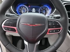 Used 2024  Chrysler Pacifica Touring L FWD at Landmark Auto Credit Center near springfield&comma; IL
