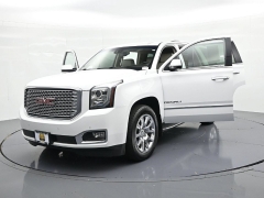 Used 2016  GMC Yukon 4d SUV 4WD Denali at Landmark Auto Credit Center near springfield&comma; IL