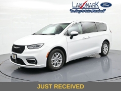 Used 2023  Chrysler Pacifica Touring L FWD at Landmark Auto Credit Center near springfield&comma; IL