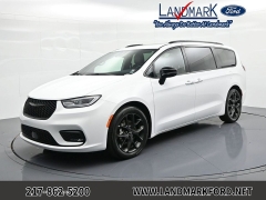  2025 Chrysler Pacifica Limited FWD at Landmark Auto Credit Center near springfield&comma; IL
