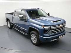 Used 2024  Chevrolet Silverado 3500HD 4WD Crew Cab 159" High Country Dsl at Landmark Auto Credit Center near springfield&comma; IL