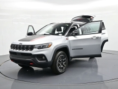 Used 2025  Jeep Compass Trailhawk 4x4 at Landmark Auto Credit Center near springfield&comma; IL