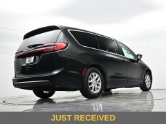Used 2024  Chrysler Pacifica Touring L FWD at Landmark Auto Credit Center near springfield&comma; IL