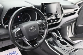 Used 2021  Toyota Highlander XLE AWD at Landmark Auto Credit Center near springfield&comma; IL