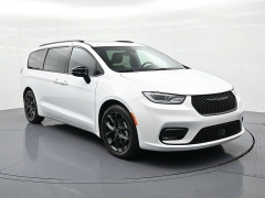 Used 2025  Chrysler Pacifica Limited FWD at Landmark Auto Credit Center near springfield&comma; IL